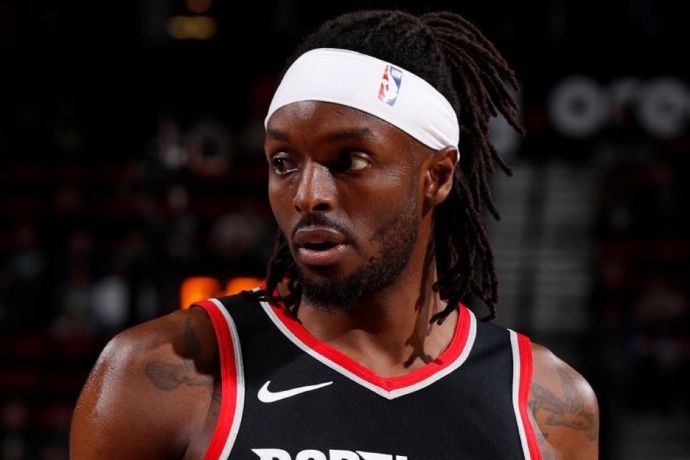 开拓者揭幕战阵容调整：霍勒迪、夏普等五人首发，杨瀚森不在名单内